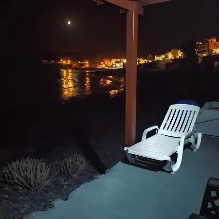 Casa Marinera En La Orilla Del Mar