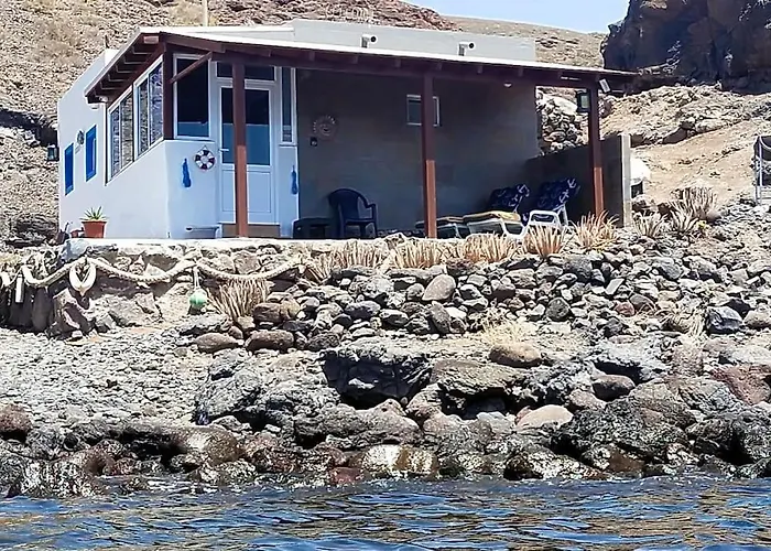Casa Marinera En La Orilla Del Mar