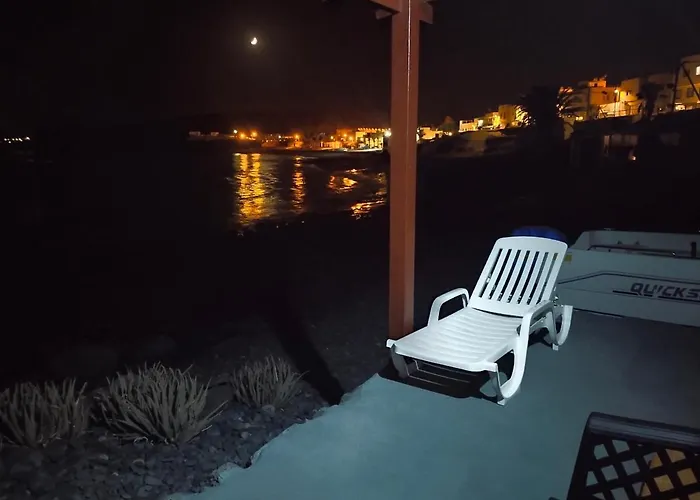 Casa Marinera En La Orilla Del Mar